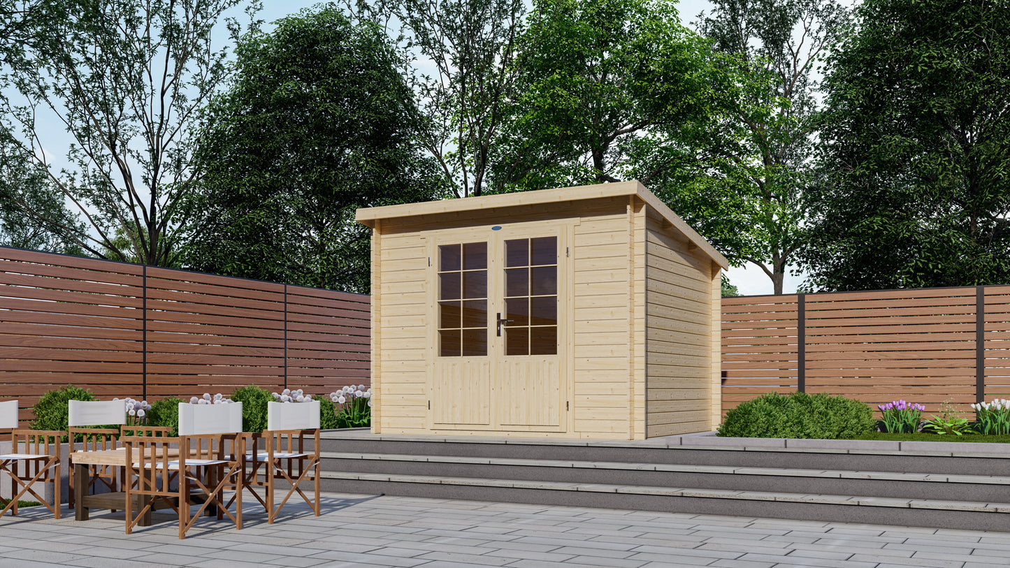 Houten tuinhuis Interflex 3025L op verhoogd terras met houten schutting en tuinset