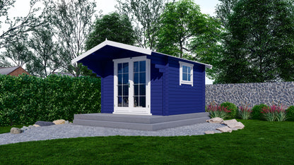 Blauw geschilderd tuinhuis Interflex 3032 met witte deuren op groot gazon