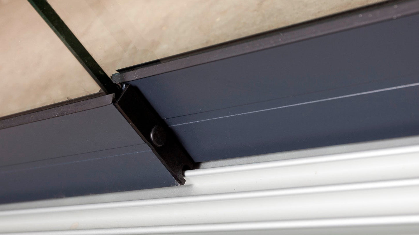 Tuinhuis met glazen wand Interflex G4434 – luxe buitenverblijf met extra ruimte