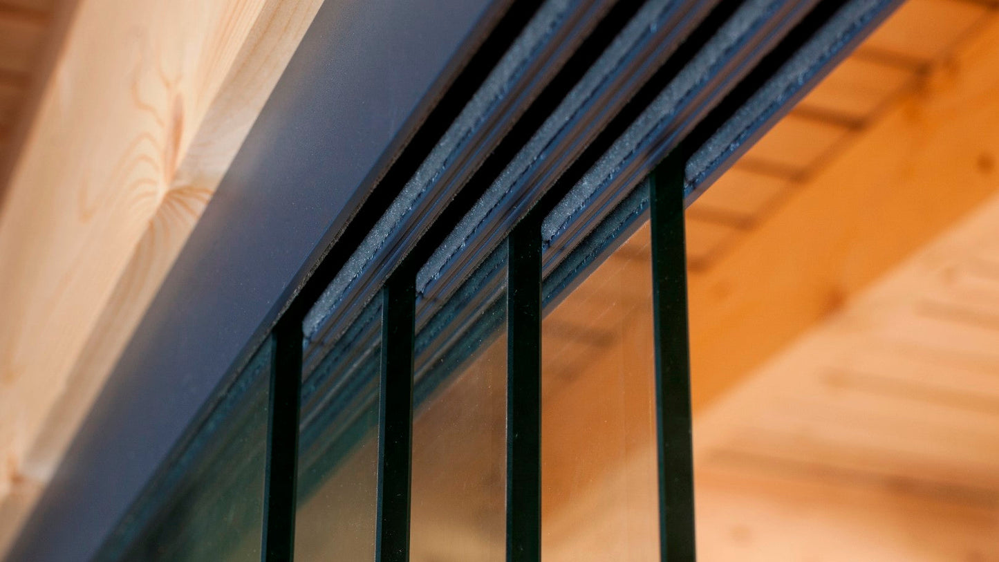 Tuinhuis met glazen wand Interflex G4434 – luxe buitenverblijf met extra ruimte